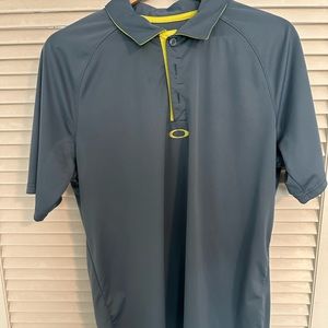 Large Oakley golf polo